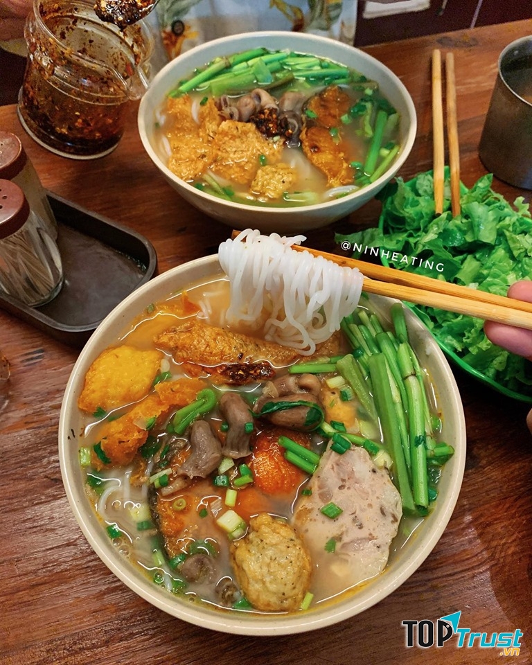Ninh Eating