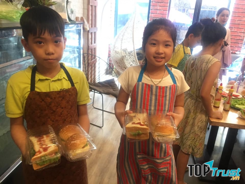 No.1984 Cake & Take Away