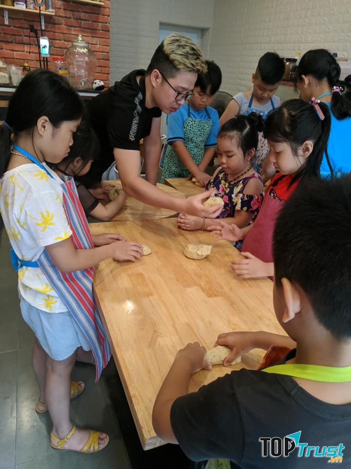 No.1984 Cake & Take Away