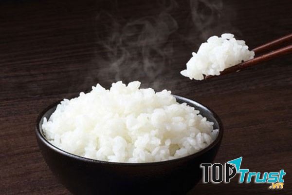 Cơm được nấu từ nồi cơm điện Sato S18 - 88C (C) (1.8L)