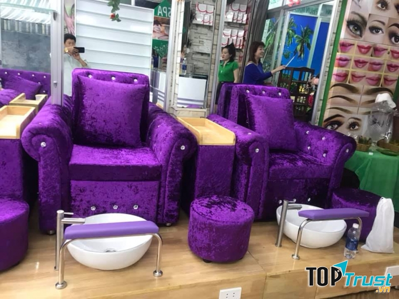 Với tay nghề trên 15 năm kinh nghiệm, xưởng sản xuất Sofa, nguồn gỗ nhập khẩu từ Lào, Campuchia