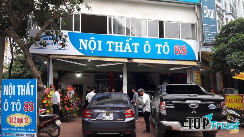 Rất nhiều khách hàng tới sử dụng dịch vụ khi khai trương cơ sở Ô tô 88 tại Hà Đông