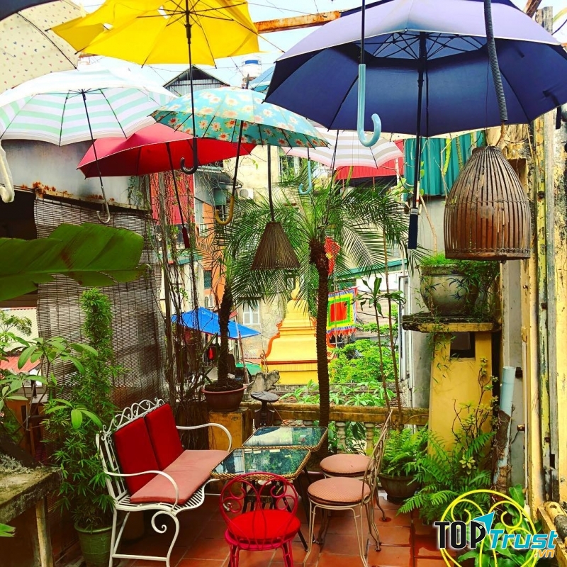 Góc của những chiếc ô ngập sắc màu được yêu thích nhất tại Nola Cafe