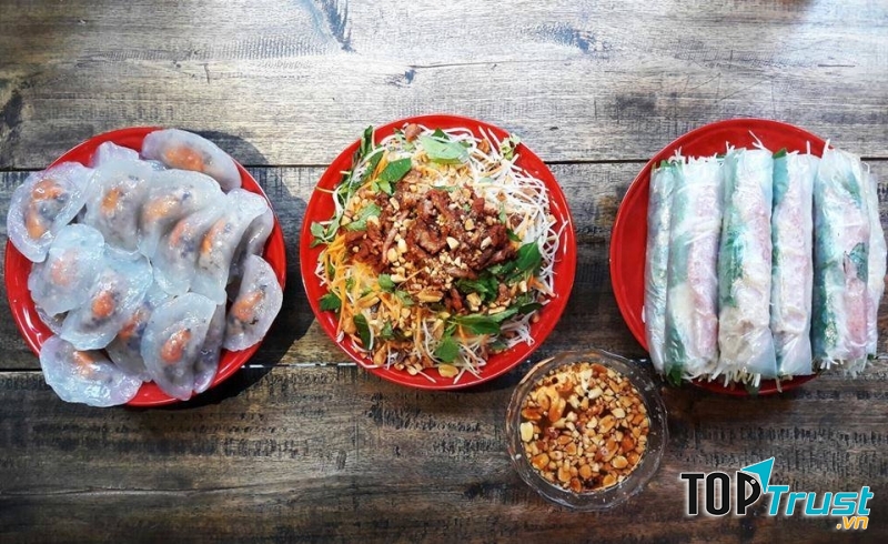 Bánh, nộm, cuốn bà Hiền