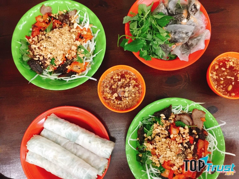 Nộm bò khô, bánh bột lọc
