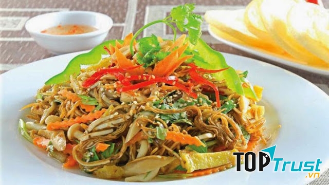 Nộm gà hoa chuối