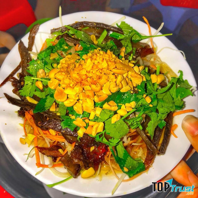 Nộm khô bò đêm cô Cúc phố Lò Đúc