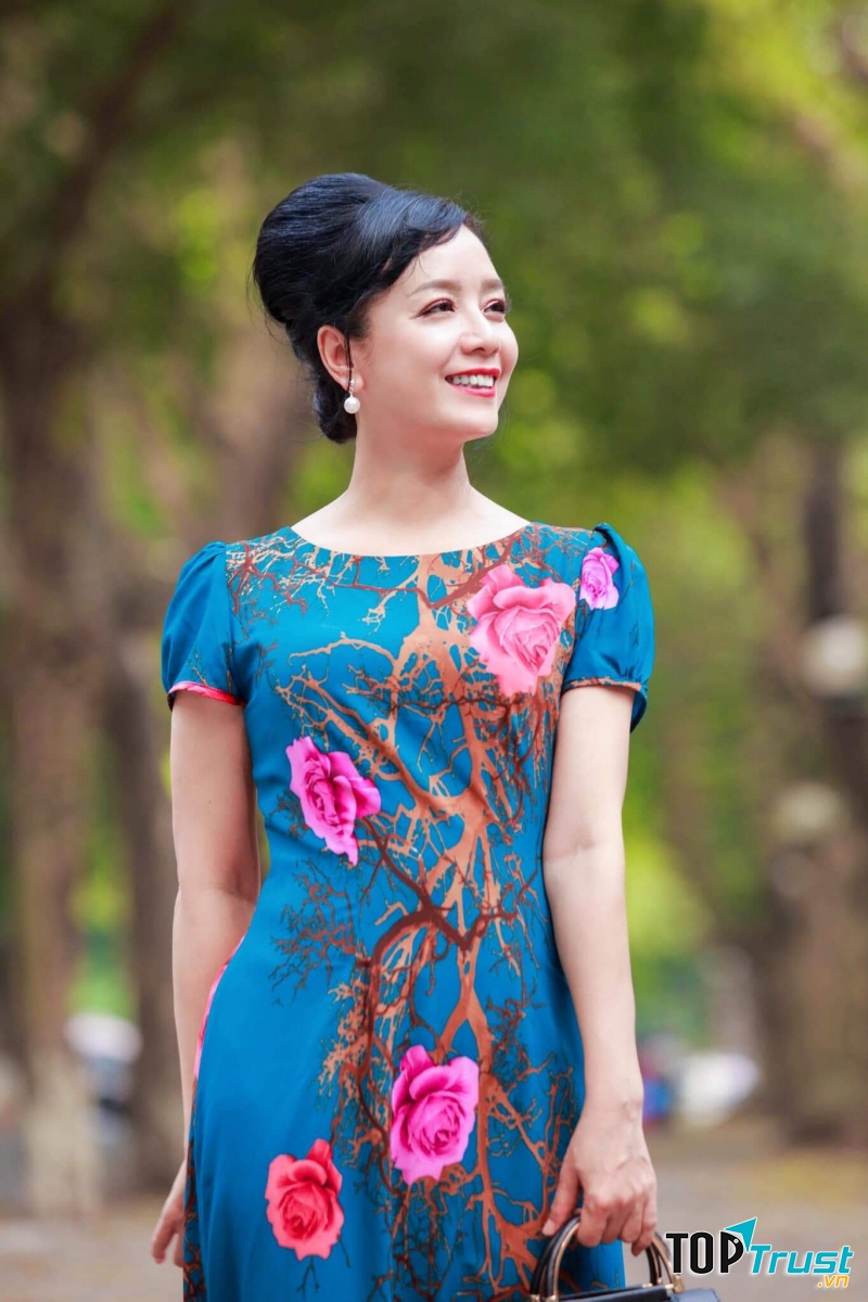 NSƯT Chiều Xuân dịu dàng trong tà áo dài