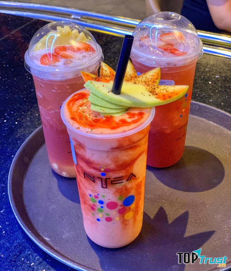 Bạn có thể order nước theo menu hoặc tự sáng chế ra cho mình một cốc nước theo sở thích.