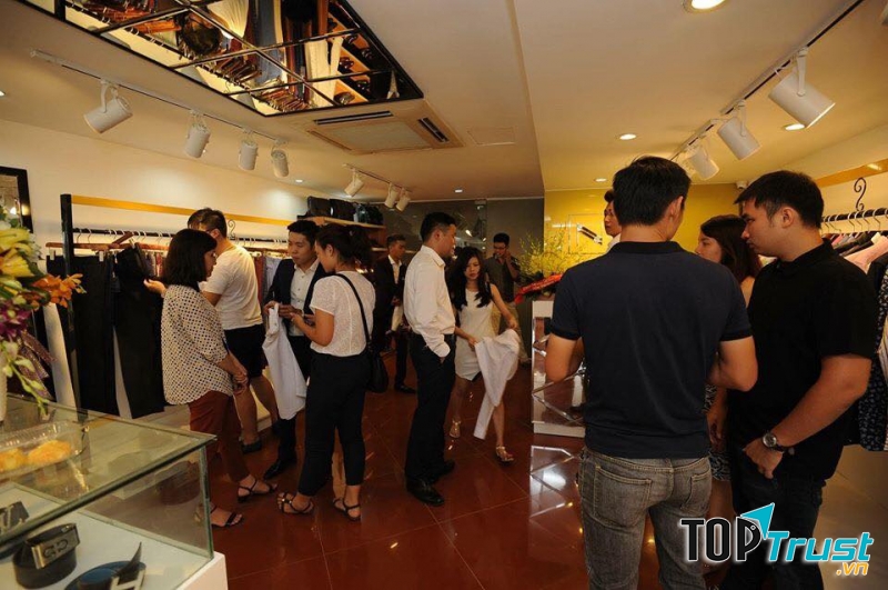 Cửa hàng là lựa chọn của nhiều cặp đôi sắp cưới.