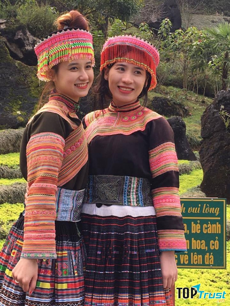 Trang phục truyền thống của người H-Mông