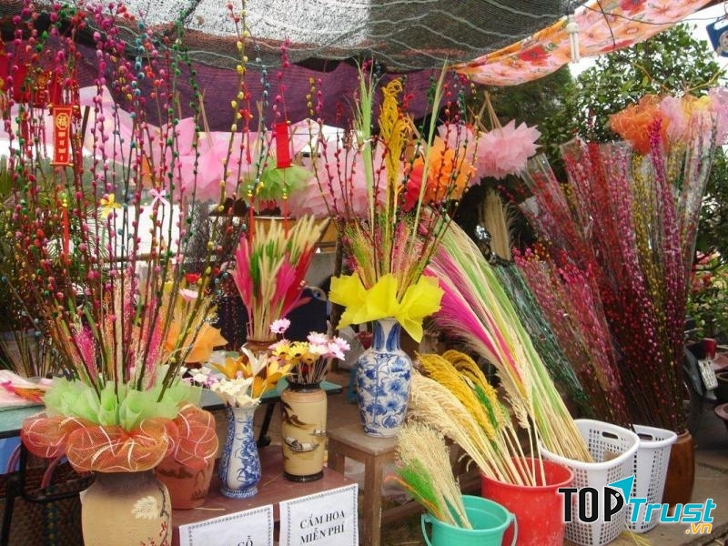 Nụ tầm xuân mang ý nghĩa may mắn, thịnh vượng, niềm tin và nghị lực mạnh mẽ.