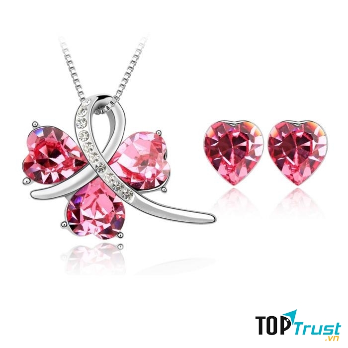 Nữ trang sẽ làm nàng nổi bật giữa đám đông,xinh đẹp hơn do vậy hãy dành tặng cho bạn gái mình những món đồ trang sức phù hợp nhân ngày 8/3 nhé.