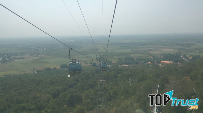 Cáp treo Núi Bà Đen
