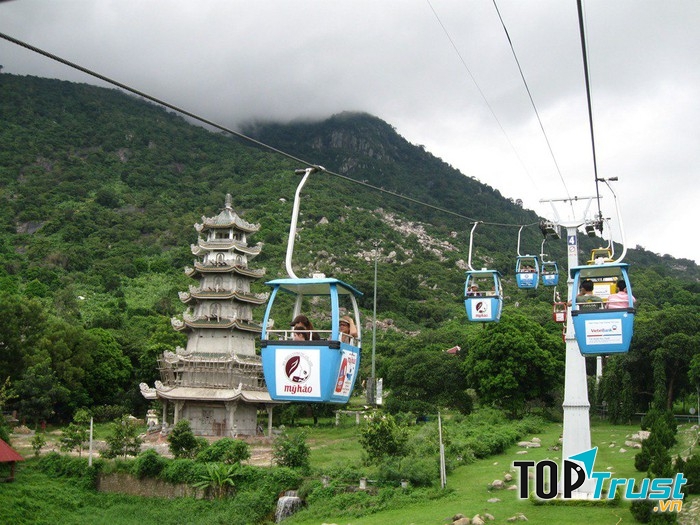 Cáp treo Núi Bà Đen