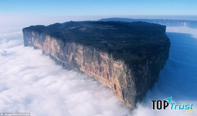 Núi Tepui có độ cao vượt trên cả những tầng mây