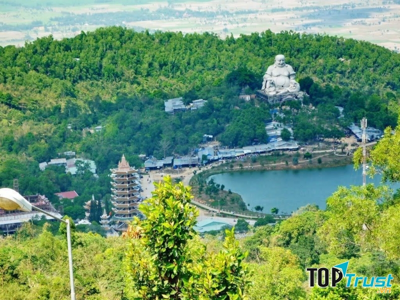 Phong cảnh hữu tình nơi Thiên Cấm Sơn