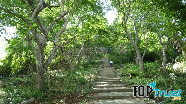 Núi Châu Thới (Bình Dương)