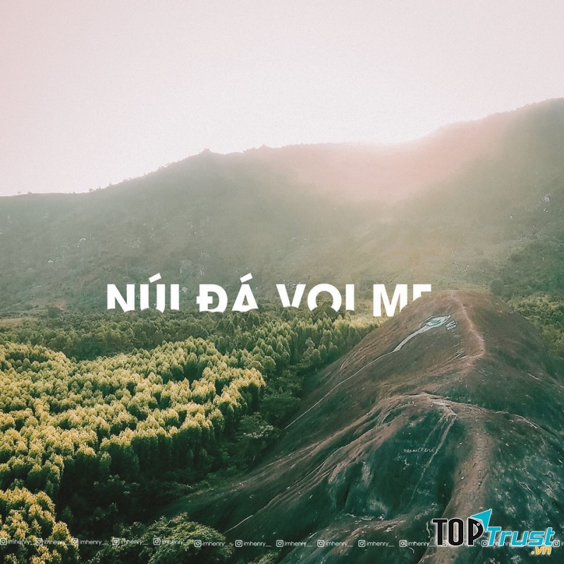 Núi Đá Voi Mẹ