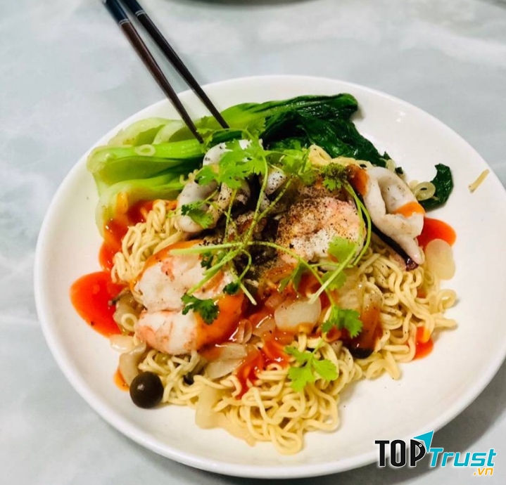 Mì xào hải sản cho bé