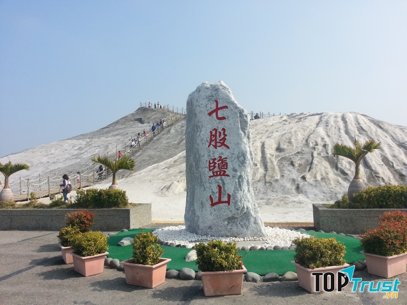 Núi muối Qigu