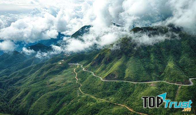 Núi Ngọc Linh hoang vu hùng vĩ