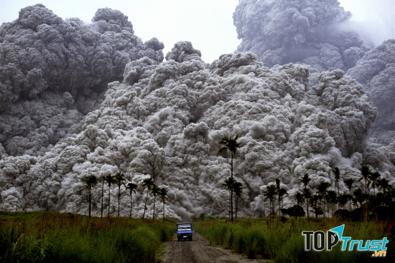 Núi lửa Pinatubo phun trào