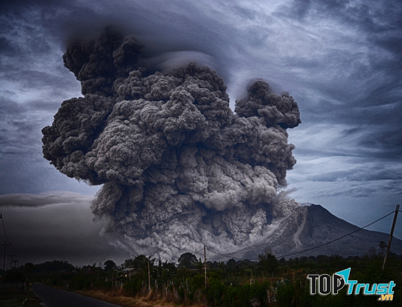 Núi lửa Sinabung phun trào