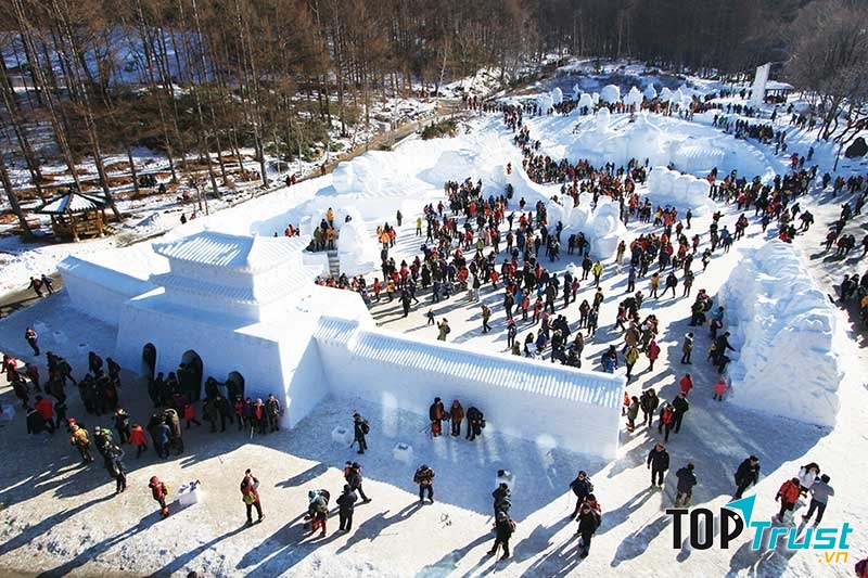 Lễ hội tuyết trắng trên ngọn núi Taebaeksan