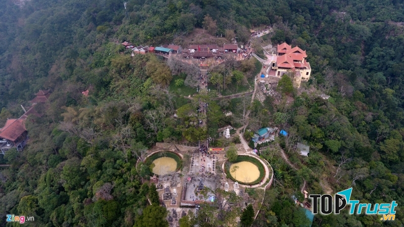 chùa Hoa Yên ở độ cao 516 m.