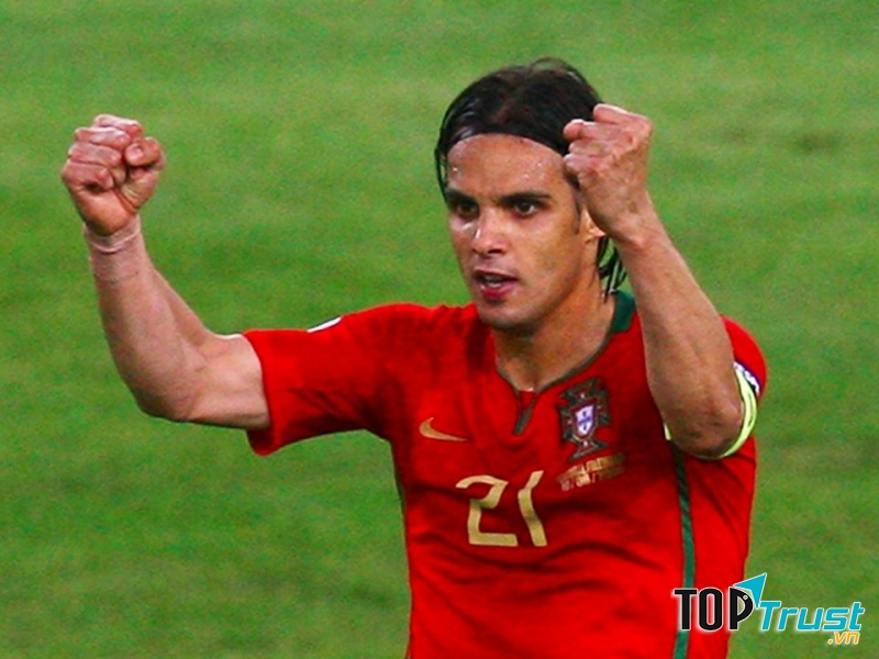 Nuno Gomes là tiền đạo nổi tiếng ở đội tuyển Bồ Đào Nha