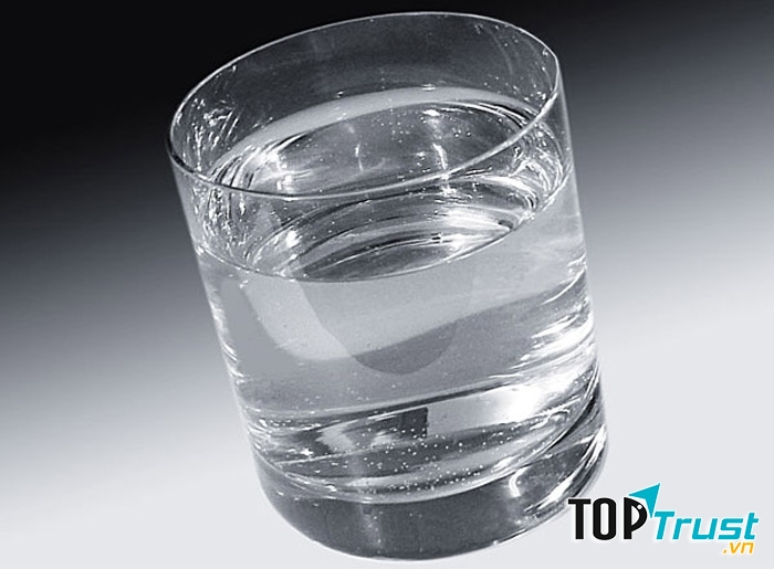 Uống đủ nước mỗi ngày