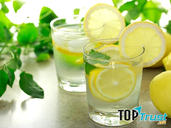 Hãy uống nước chanh muối để có một giọng ca cao và trong trẻo bạn nhé!