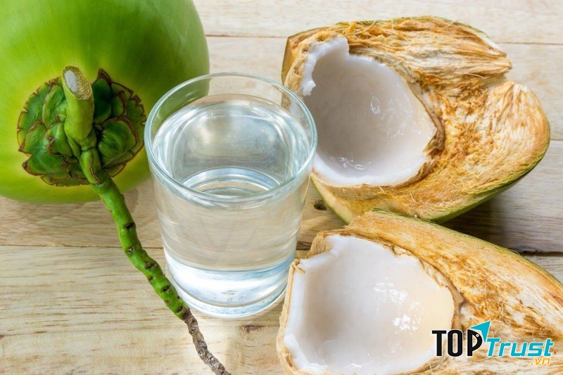 Nước dừa chứa nhiều chất điện giải như kali, natri.