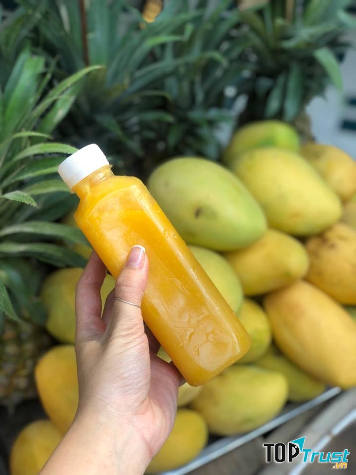 Nước được ép nguyên chất từ rau củ, trái cây tự nhiên bởi vậy nước ép sẽ giữ được trọn vẹn nhất chất dinh dưỡng vốn có.