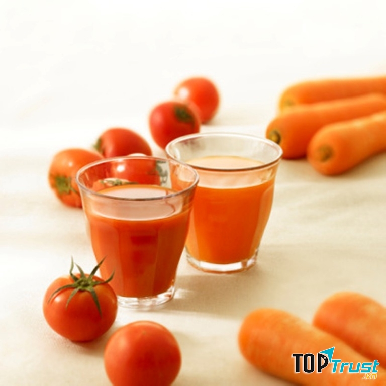 Nước ép cà chua, cà rốt giàu vitamin