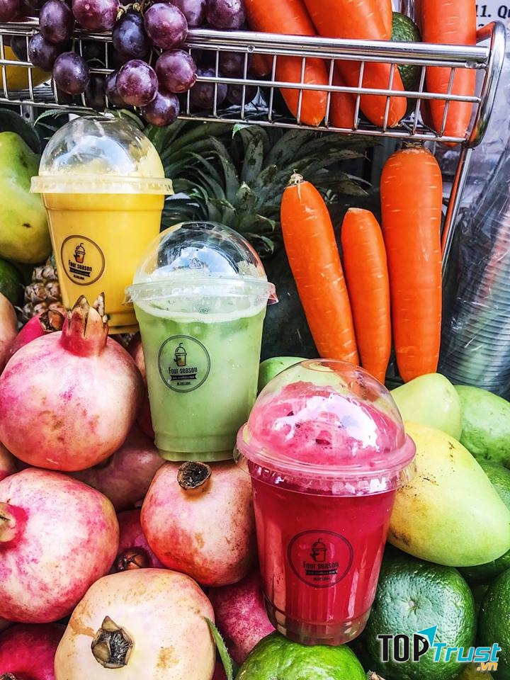 Four Season Juice có đến vài chục loại nước ép khác nhau cho khách hàng tha hồ lựa chọn.