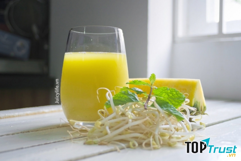 Nước giá đỗ là một loại đồ uống bình dân nhưng lại có nhiều công dụng bổ ích.
