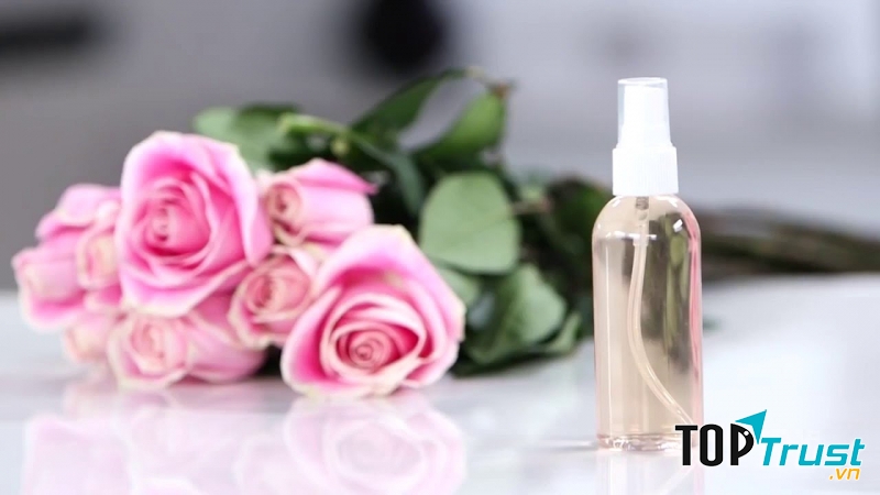 Nước hoa hồng