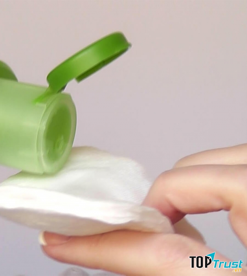 Nước hoa hồng Simple Kind To Skin Soothing Facial Toner