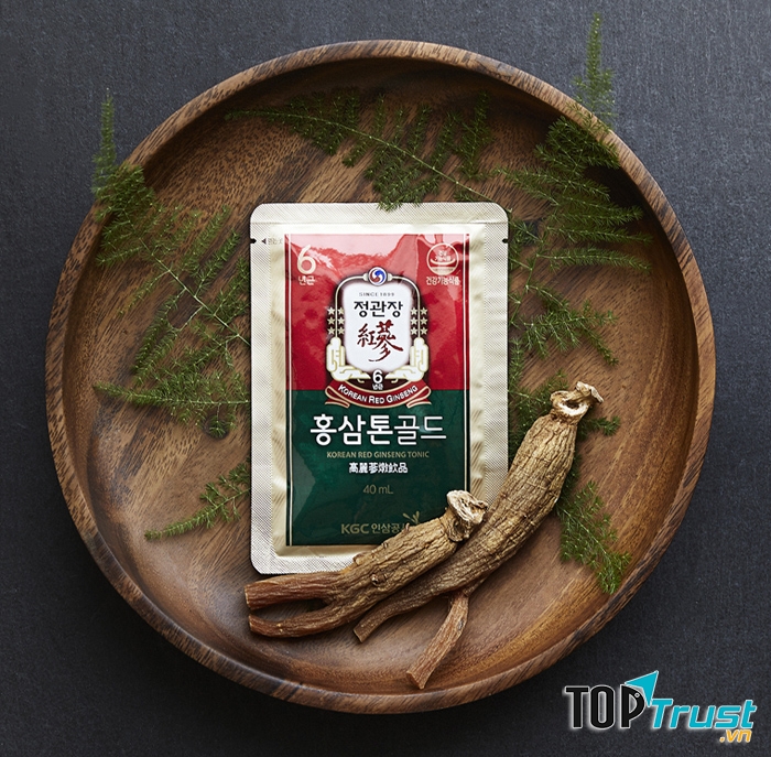 Nước hồng sâm KGC Tonic Gold là sản phẩm của sự kết hợp các thảo mộc thiên nhiên quý giá. Nước hồng sâm KGC Tonic Gold cung cấp nguồn dưỡng chất dồi dào giúp bồi bổ cho cơ thể