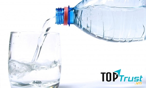 Nước khoáng là nước uống tự nhiên không chất độc hại