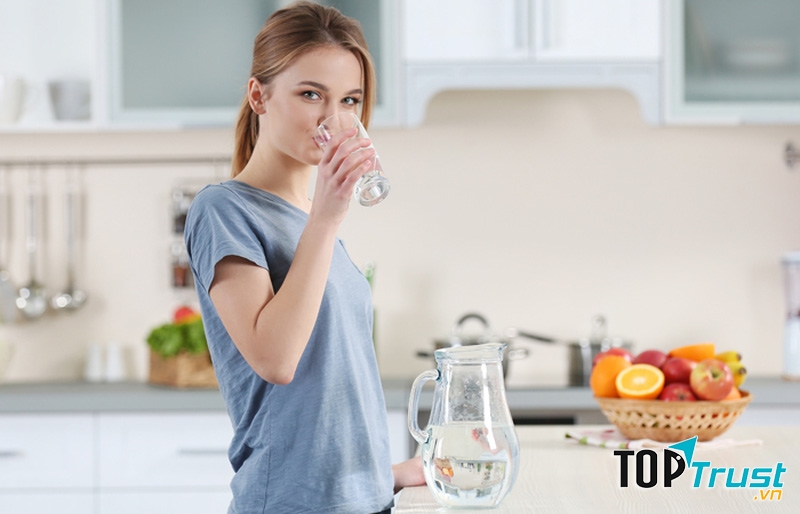 Uống nước lọc vào buổi sáng tốt cho cơ thể