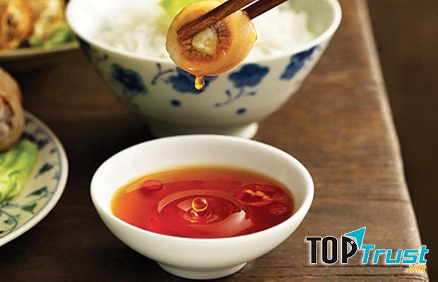 Nước mắm Gành Đỏ với vị mặn đậm đà không thể trộn lẫn với hương vị các loại mắm khác.