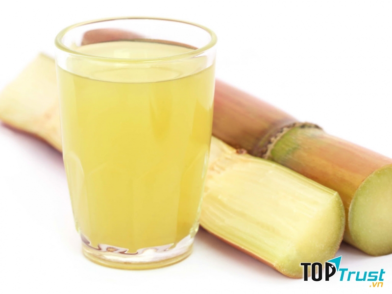 Mùa hè nóng bức 1 cốc nước mía giúp chúng ta giải nhiệt một cách nhanh chóng