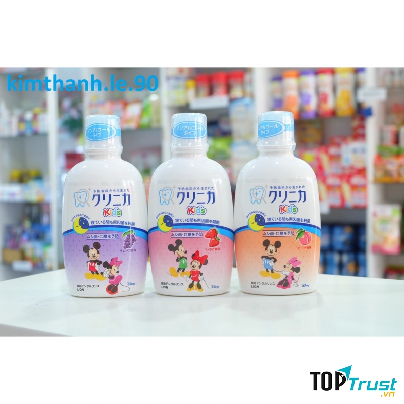 Nước Súc Miệng Dành Cho Trẻ Em Lion còn có cốc đựng gắn ở trên miệng để có thể dễ dàng lấy ra lượng thích hợp trong mỗi lần sử dụng