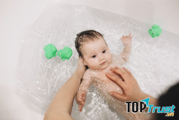 Nước tắm thảo dược dành cho bé Furomi (Ảnh minh họa)