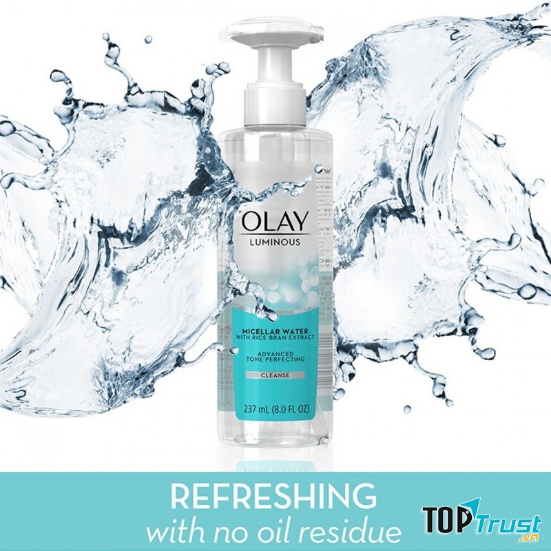 Tẩy trang Olay Luminous chiết xuất từ cám gạo cùng tinh chất lô hội giúp lấy sạch bụi bẩn, kể cả kẻ mắt trong vòng 1 bước, không cần chà xát mạnh, không gây đau rát khô căng.