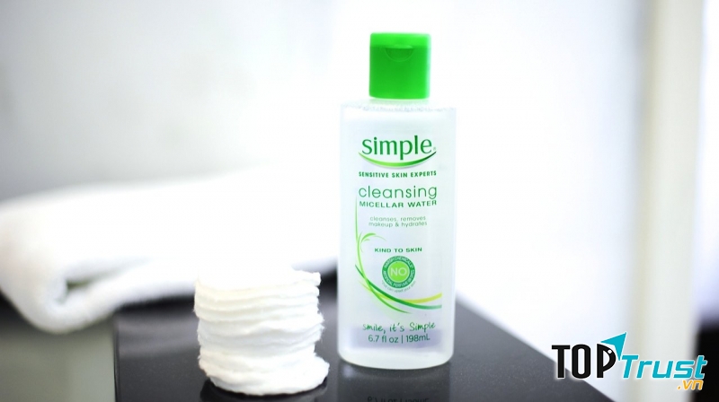Nước tẩy trang Simple Cleansing Micellar Water