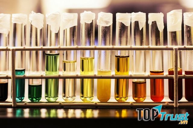 Màu sắc của nước tiểu cũng là dấu hiệu phản ảnh tình trạng sức khỏe của bạn.